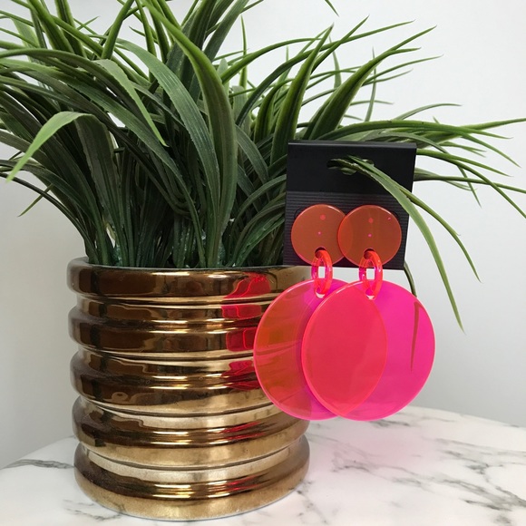 SHOPICANDIES Jewelry - ‼️ Neon Hot Pink Acrylic Circle Drop Earrings